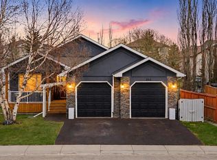 212 W Cove Dr, Chestermere, AB T1X1E9