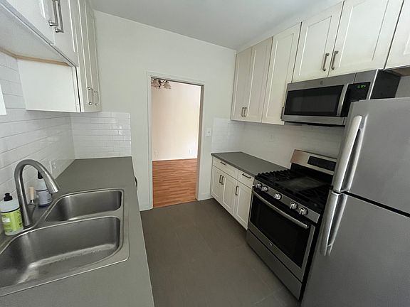 4th image of 9119 Cashio St #3
