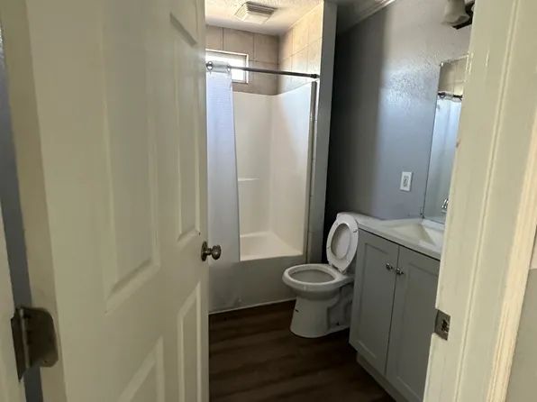 738 N Windsor Ave, Stockton, CA 95205