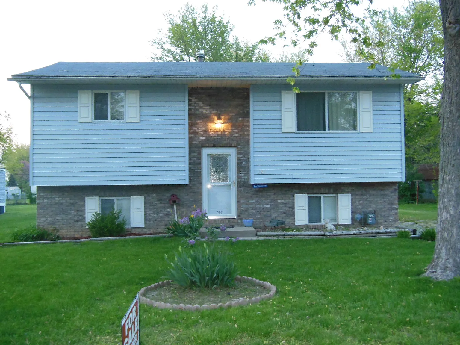 131 Clover St photo 1