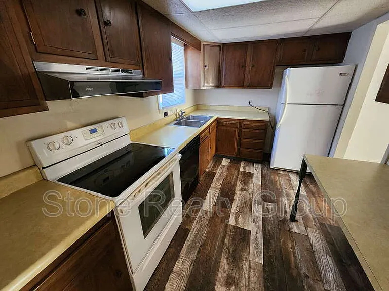2333 Wallace Ave — Photo 4