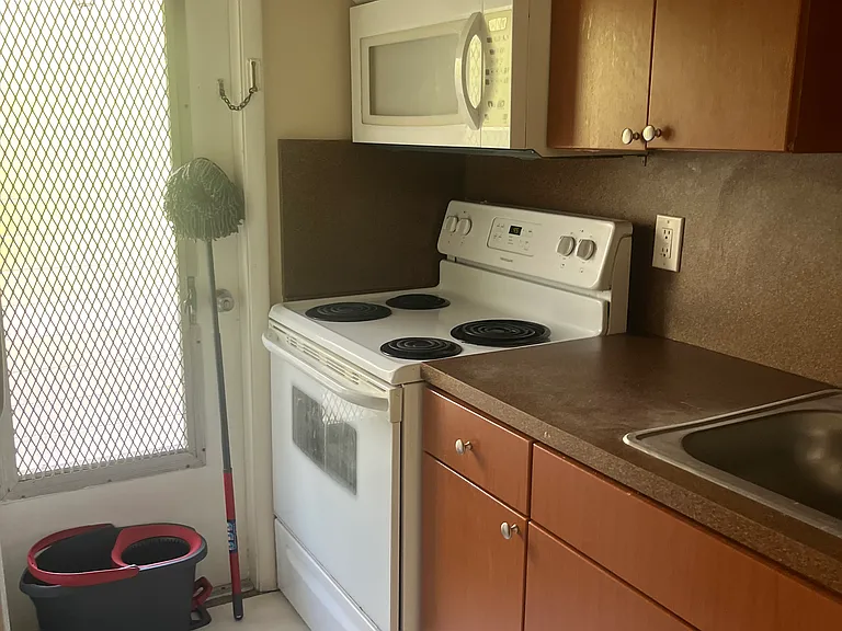 565 NE 121st St #204 — Photo 4