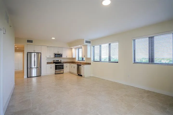1091 Galiano St #502 — Photo 9