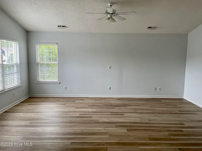 480 Saltaire Dr SW — Photo 4