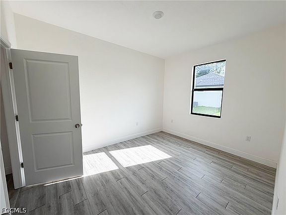 3rd image of 6034 Acorn Cir