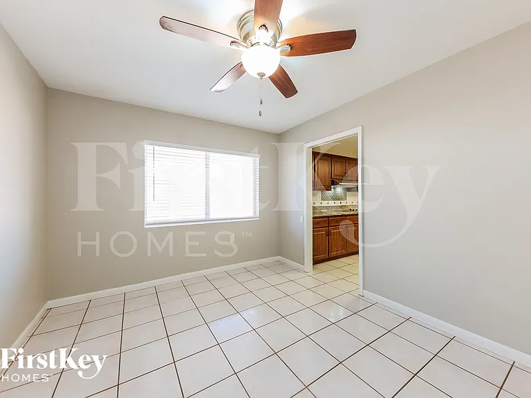 4826 W Paradise Ln — Photo 4