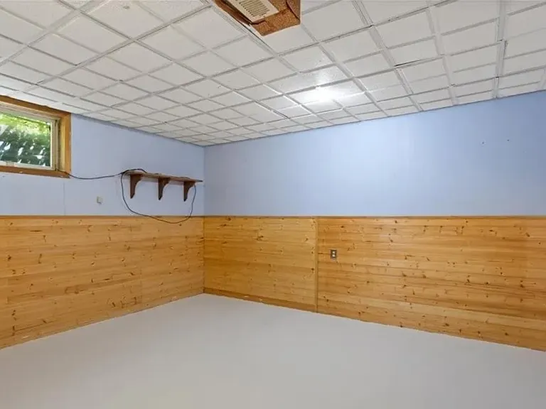 300 Aristocrat Dr — Photo 11