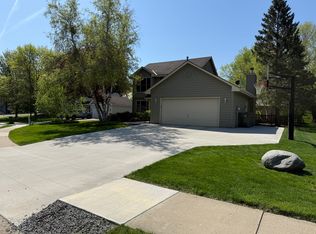 851 Saddlebrook Pass, Chanhassen, MN 55317