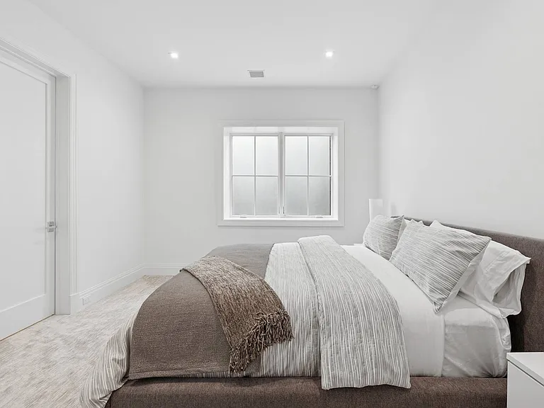 51 Arbutus Rd — Photo 33
