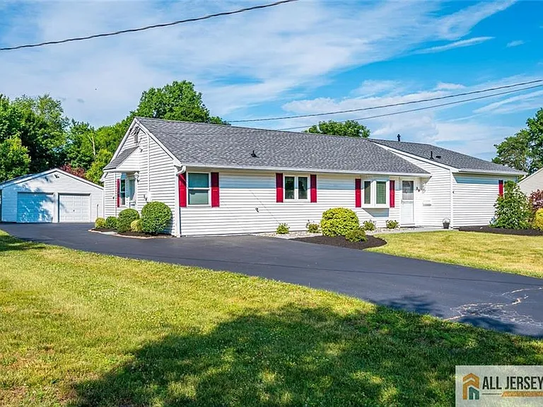 39 Kendall Rd — Photo 1