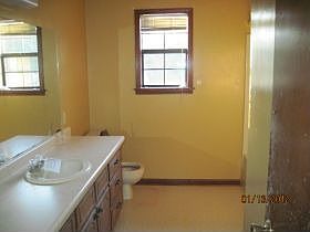 5th image of 215 Dogwood Ln