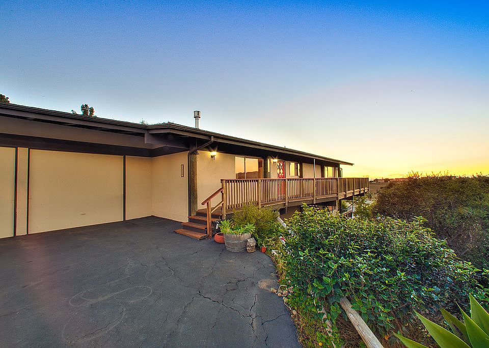 1557 Hillcrest Views