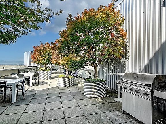 5th image of 2911 2nd Ave Unit 303