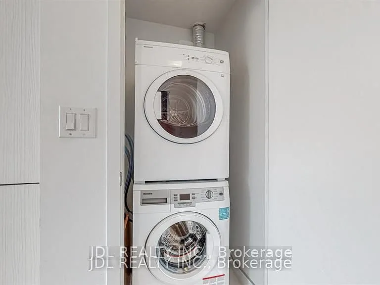 11 Wellesley St W #3401 — Photo 7