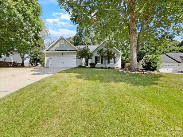 1534 Crowders Woods Dr, Gastonia, NC 28052
