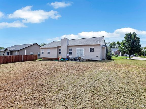 4th image of 24 Saint Kathleen Ct