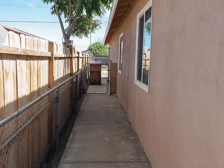 209 E Moneta Ave #B — Photo 2