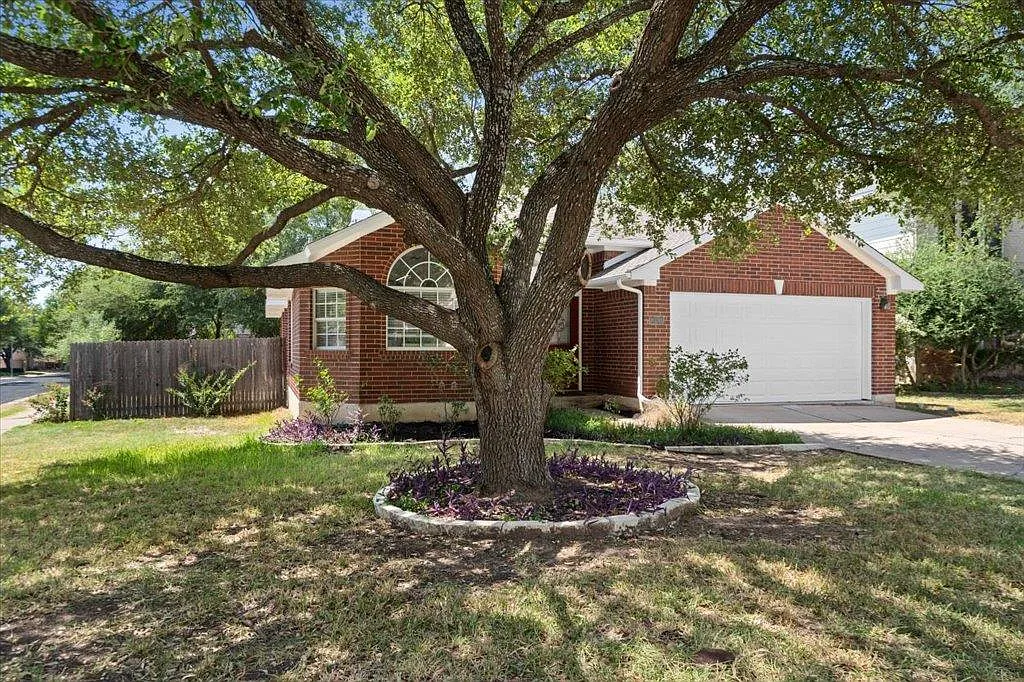 3 bed, 2.0 bath, 1877 sqft, $2,500 — Photo 3