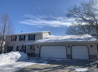 8371 W Hillsdale Dr, Franklin, WI 53132