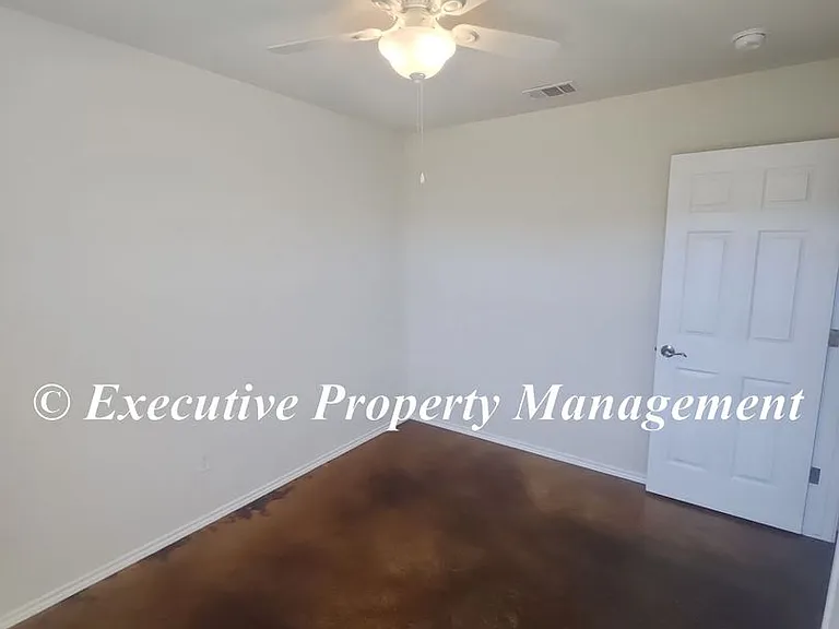 2921 Starlight Dr — Photo 7