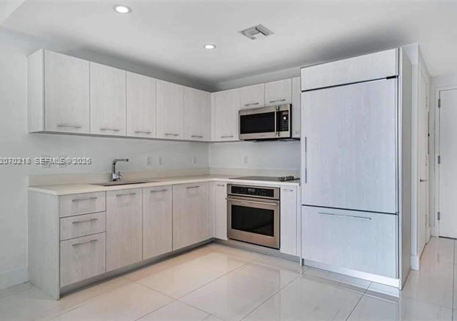 45 SW 9th St cu-2002, Miami, FL 33130 — Photo 1