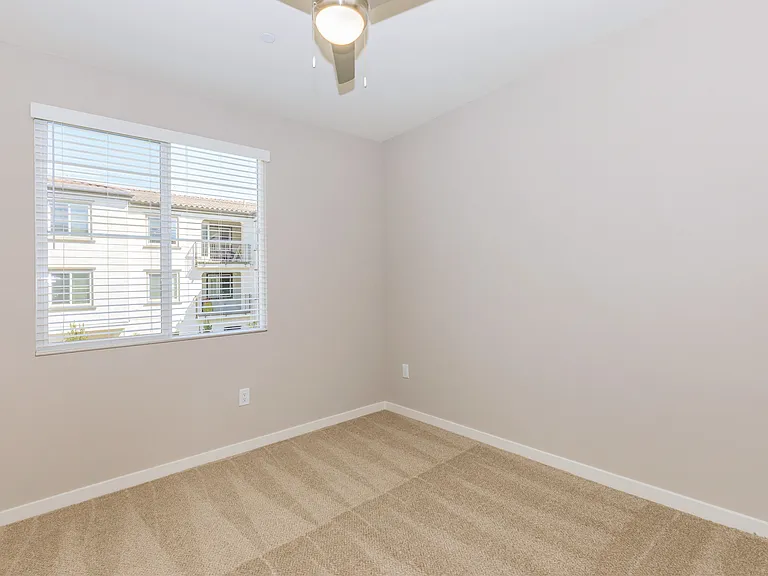 Los Alamitos Luxury Apartments — Photo 26