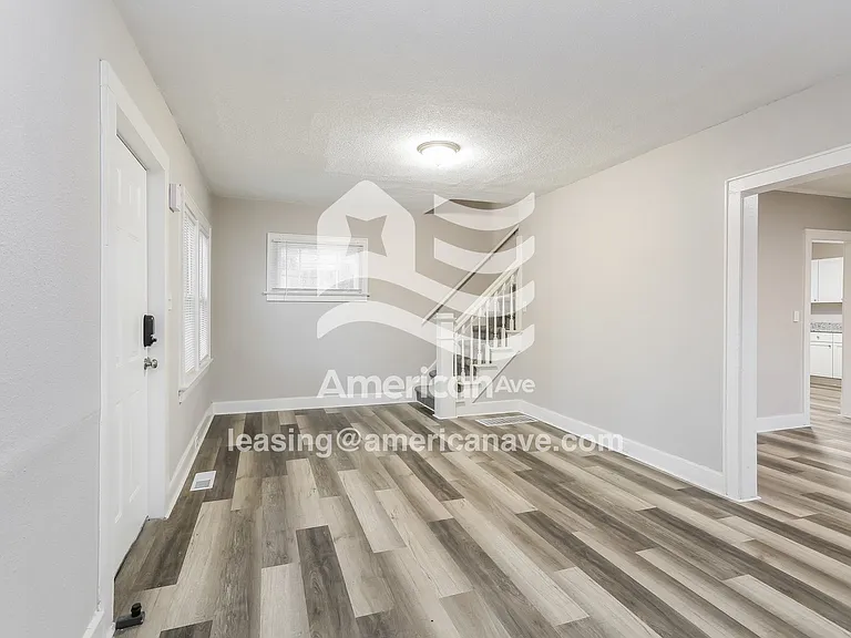 1294584_004_wm_-_living_room_13303279.jpg