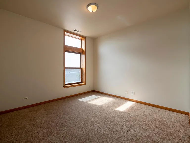 1166 W Grand Ave #3 — Photo 31