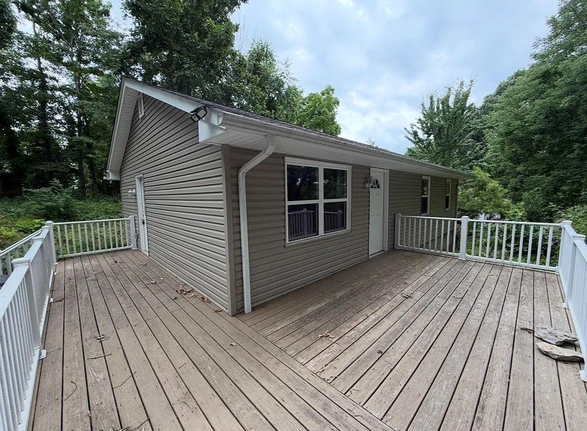 3 bed, 1.5 bath, 960 sqft, $1,400 — Photo 1