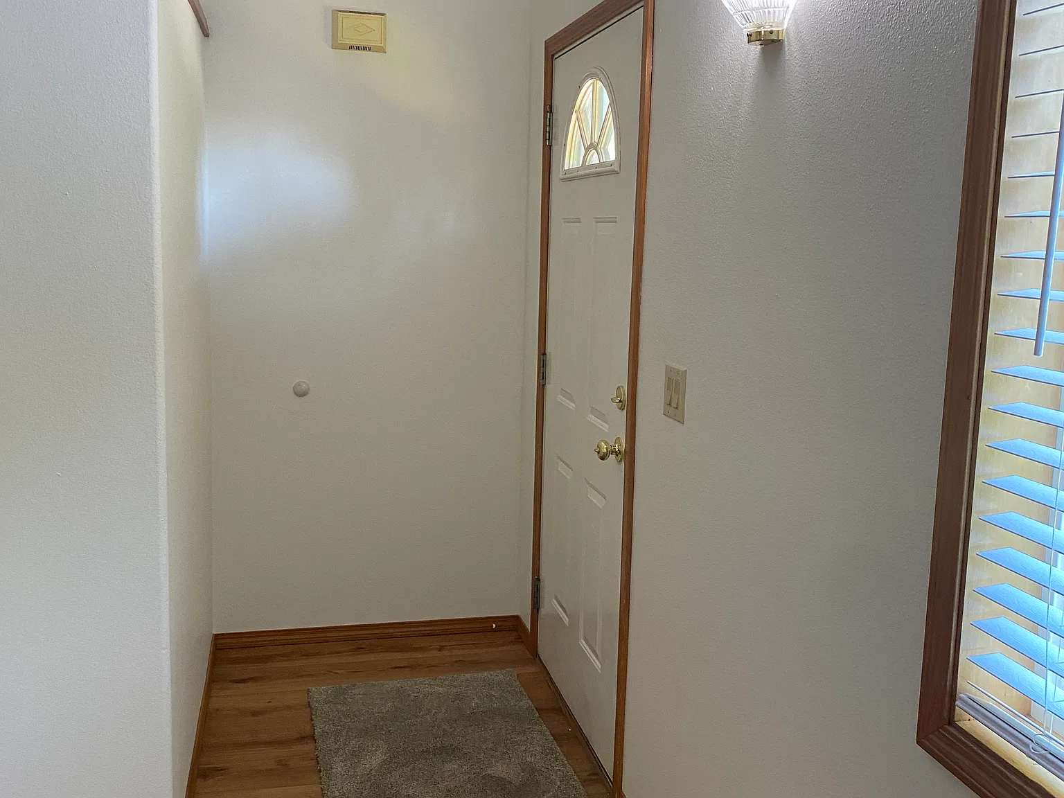 3 bed, 983 sqft, $2,150 — Photo 2