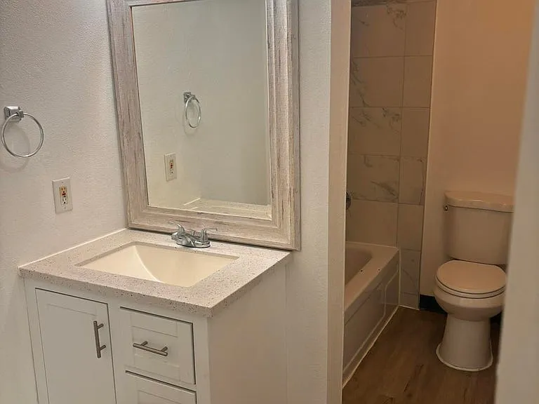 1425 W 40th Ave #5 — Photo 5