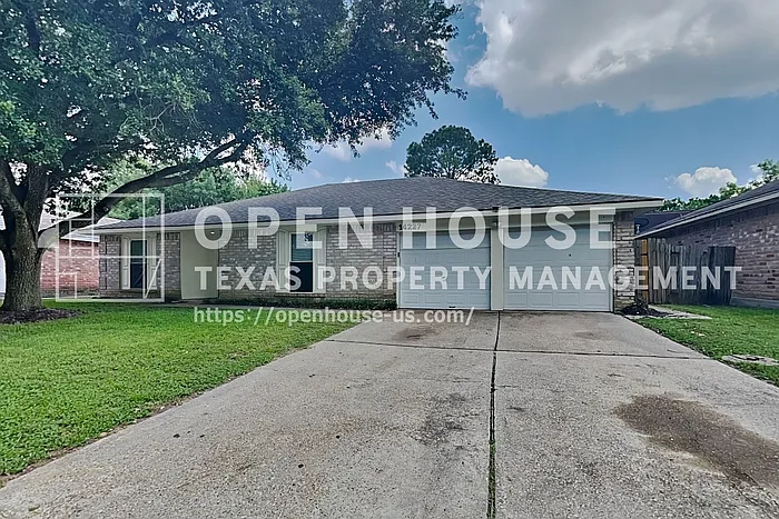 14227 Bella Dr