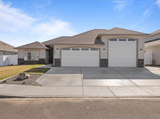 7079 W 30th Ave, Kennewick, WA 99338