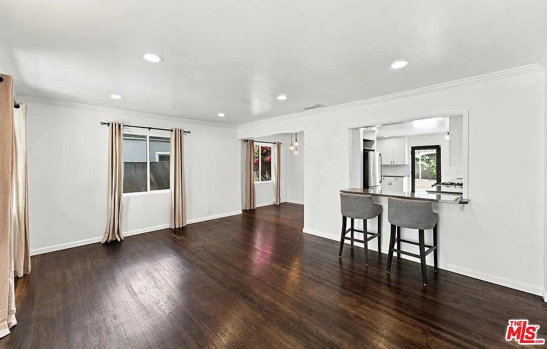 3 bed, 2.0 bath, 1340 sqft, $5,995 — Photo 4