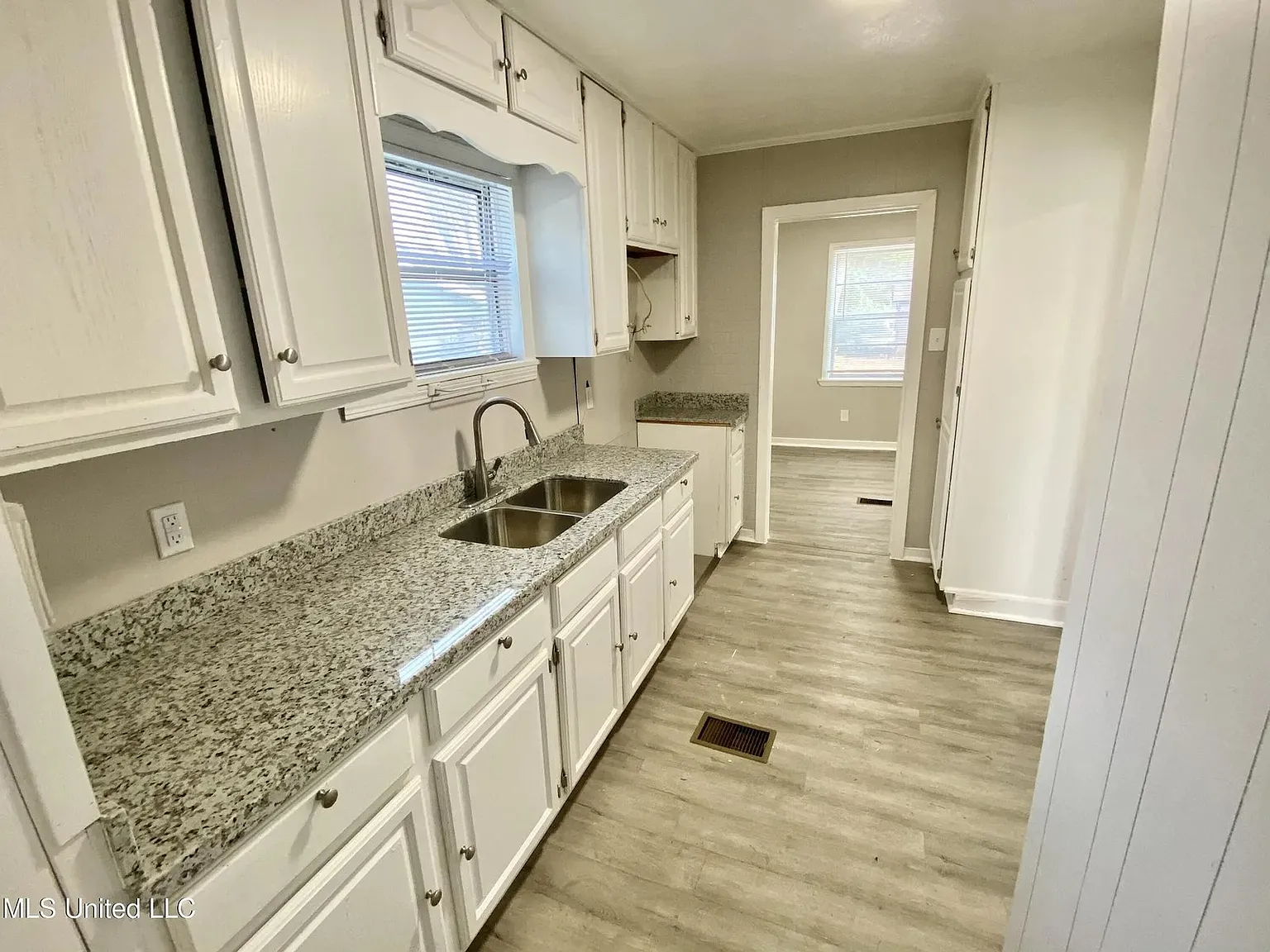 3 bed, 1.0 bath, 822 sqft, $797 — Photo 4