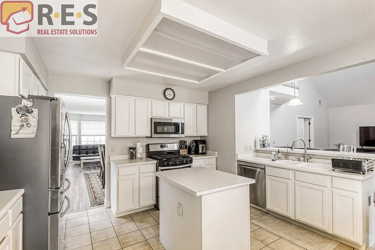 Photo 2 of 17 - 9853 Salford Ln - Highlands Ranch, CO Building Photo - 9853 Salford Ln