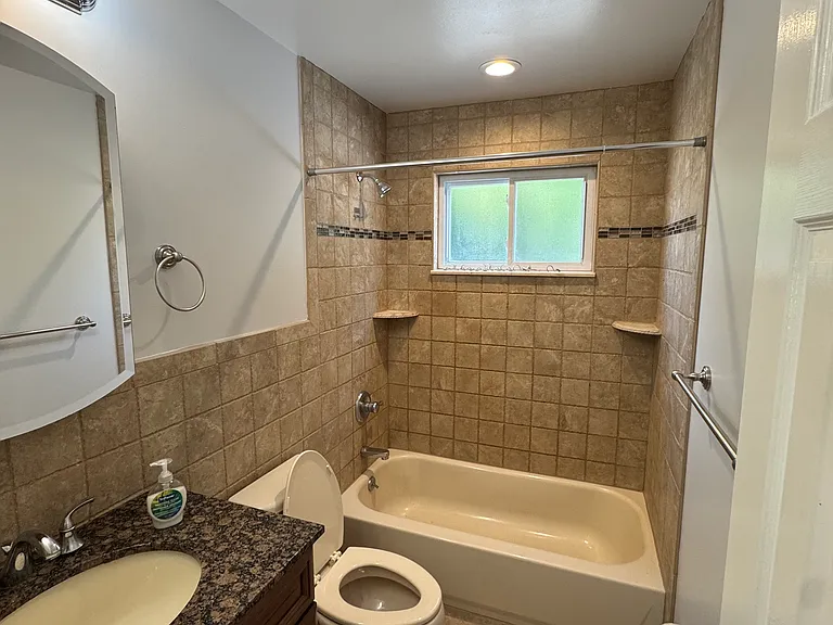 2133 Jackson Ave — Photo 8