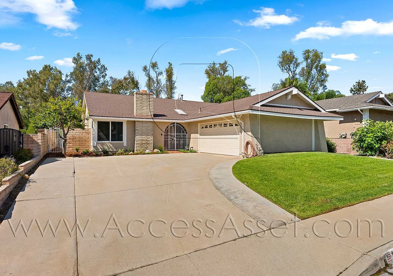 Newly Remodeled Pool Home in Desirable Via Verde Area — Photo 1