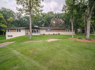 7055 Kinnikinnick Dr, Roscoe, IL 61073