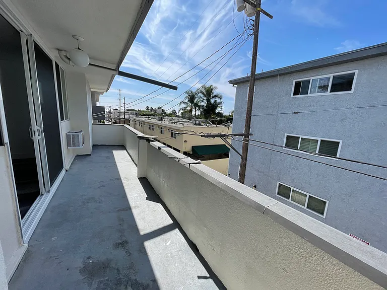 1277 Barry Ave #7 — Photo 7