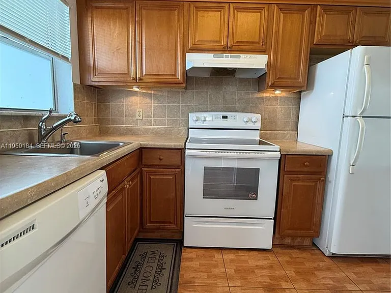 8135 Sunrise Lakes Blvd #302 — Photo 5