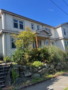 5071 8th Avenue NE, Seattle, WA, 98105
