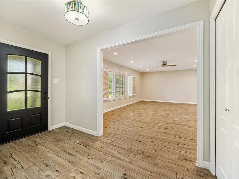 5118 Indigo St — Photo 2