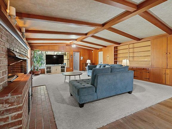 4th image of 531 E Walnut Street