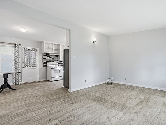 4th image of 1101 Vance Dr