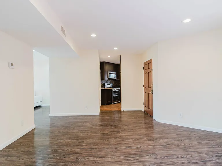 345 N Jackson St #309 — Photo 7
