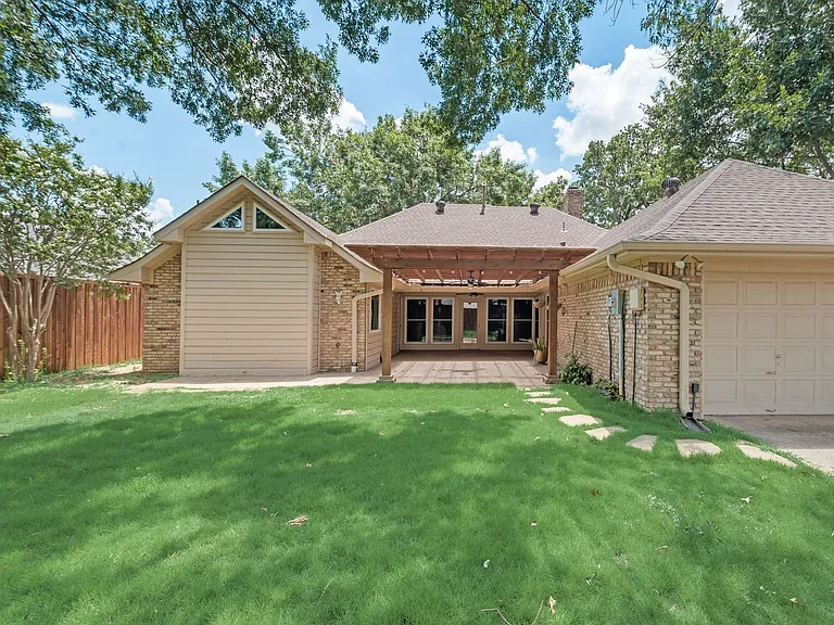 212 Steamboat Dr — Photo 16