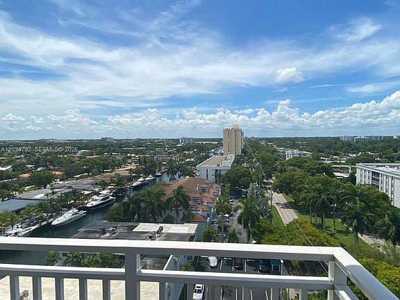 5th image of 2450 NE 135th St APT 1012