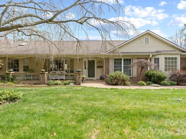 432 Hunters Glen Ln, Hendersonville, NC 28739