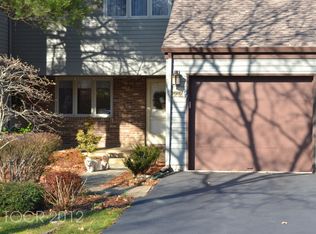 22 Romopock Ct, Mahwah, NJ 07430